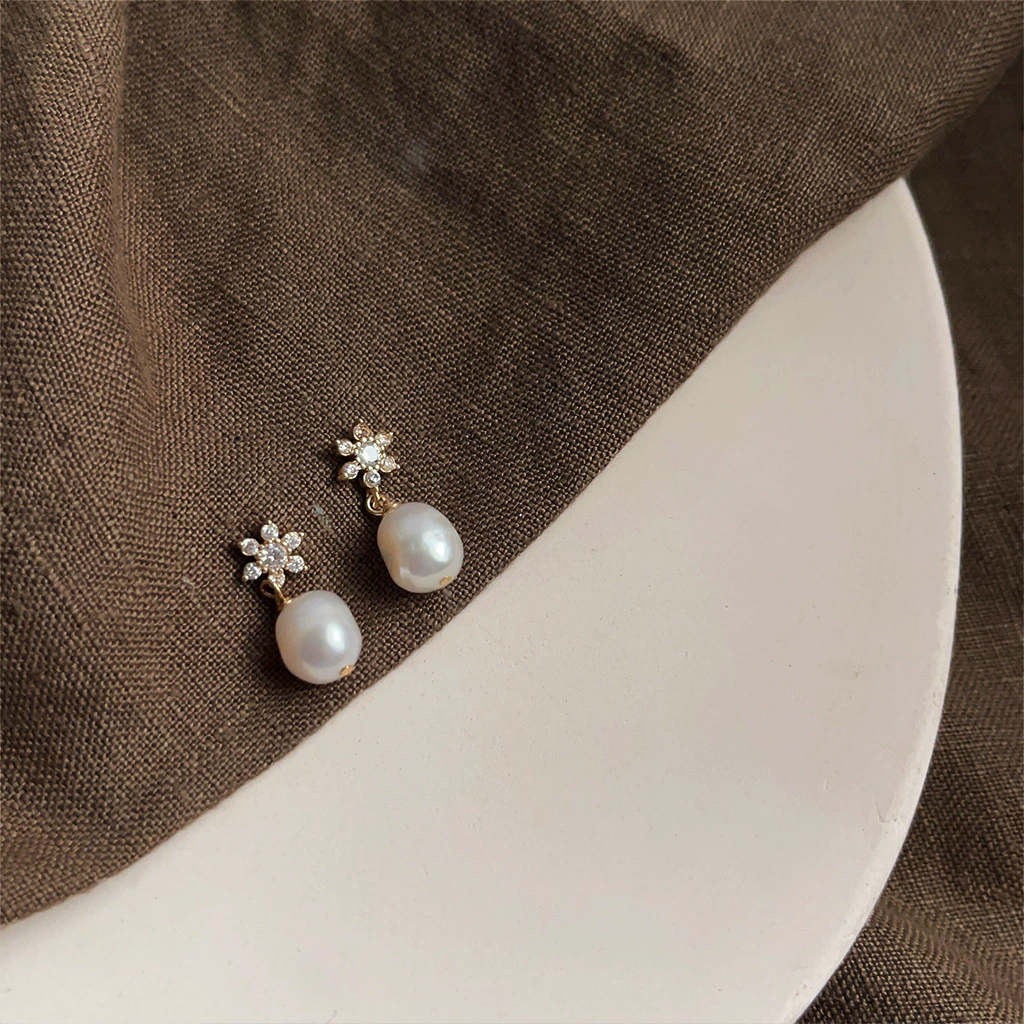 Baroque vintage natural pearl handmade earrings with silver needles